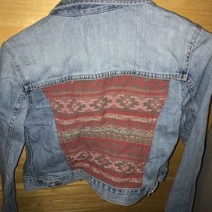 Jean jacket with pattern on the back